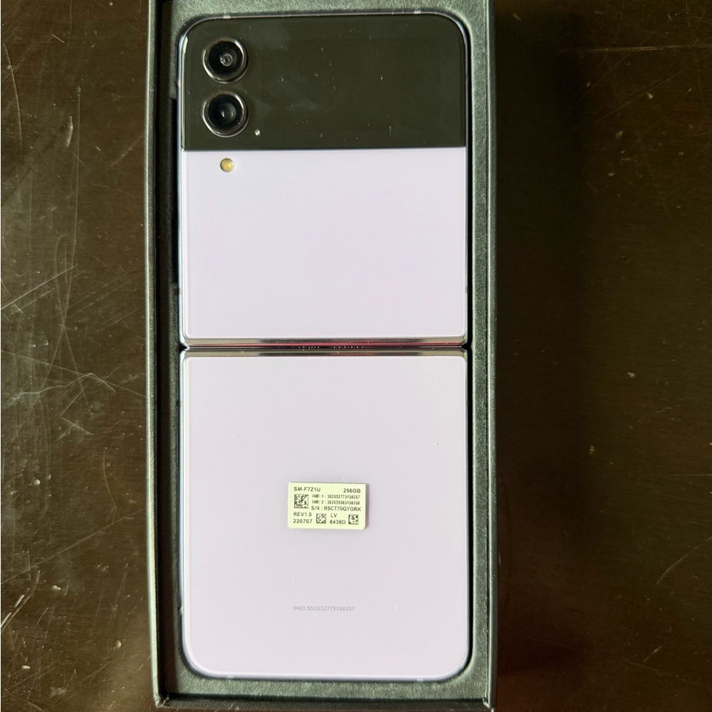 Samsung Galaxy Z Flip Phone NEW